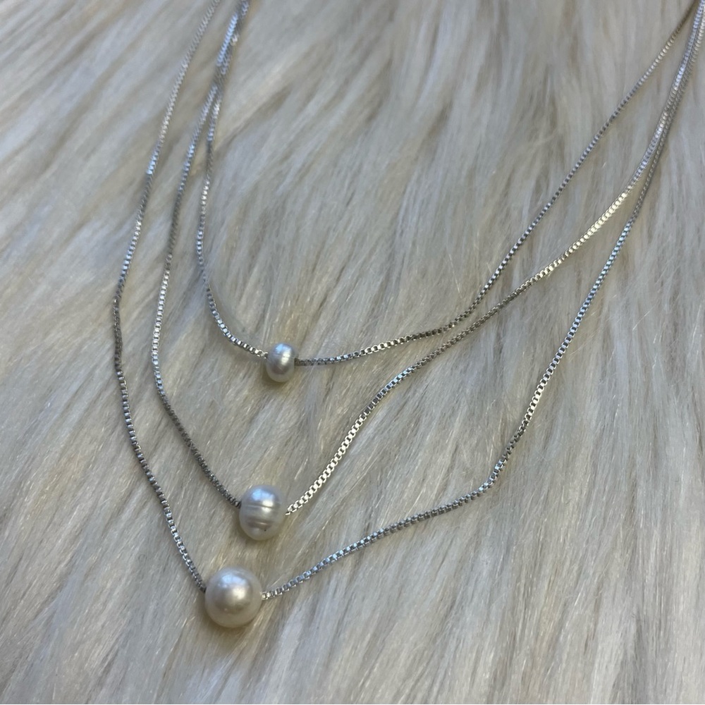 Tripple pearl layered silver tone necklace